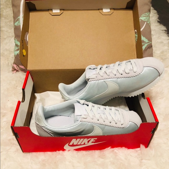 Classic Nike Cortez - Picture 1 of 13